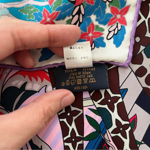 Louis Vuitton Large Scarf Limited Edition 100% Silk - Picture 7 of 8